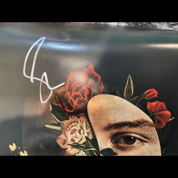 Authentic Shawn Mendes Signature - Picture 4 of 7